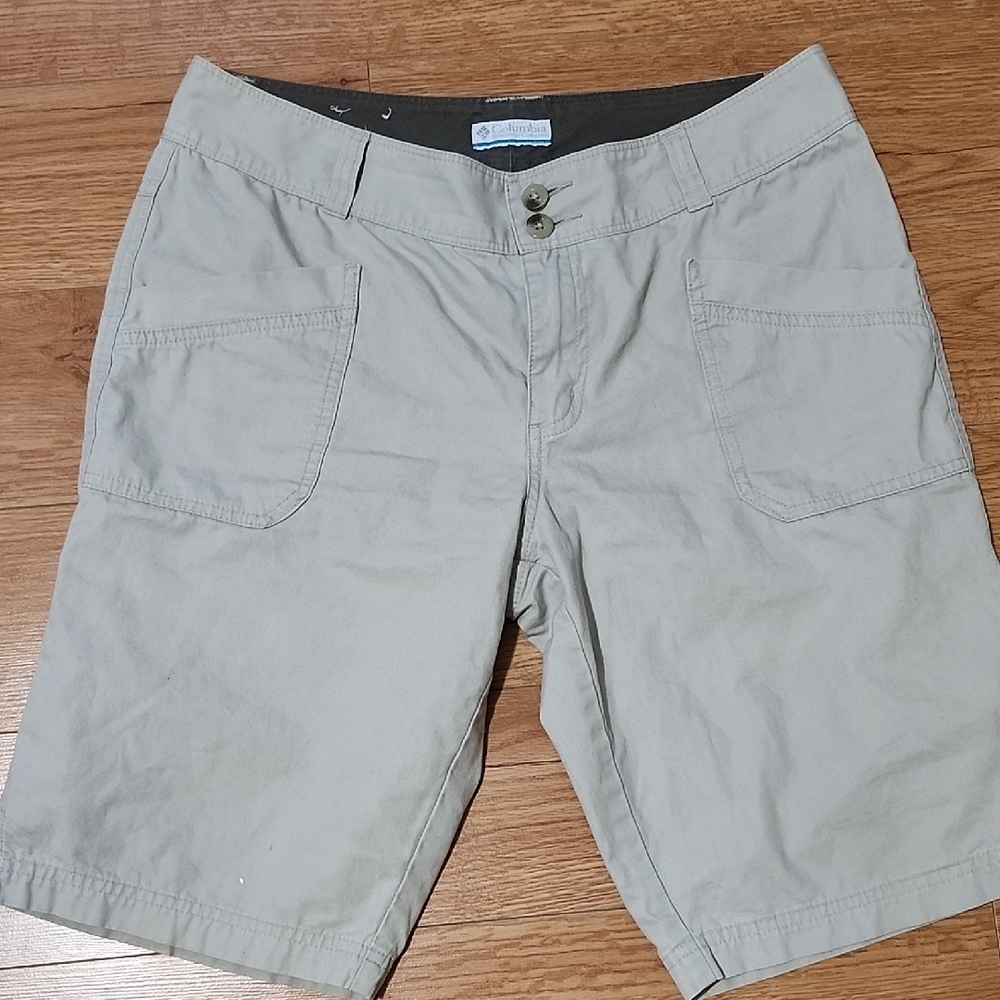 Columbia Women's Tan Shorts